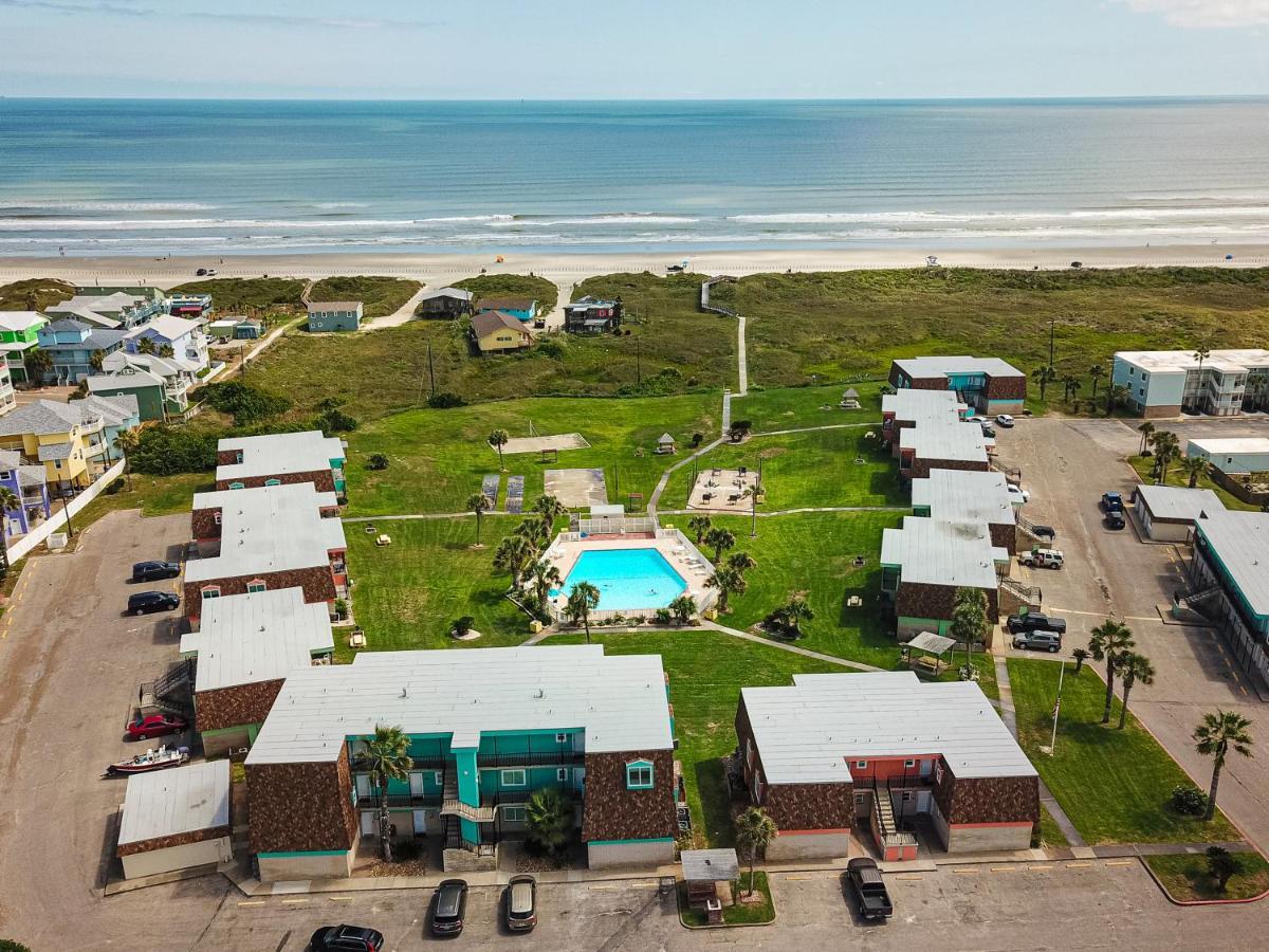 Ir33 1St Floor Condo, 2 Bedroom 2 Bath, Shared Pool, Boardwalk To Beach Port Aransas Exterior photo